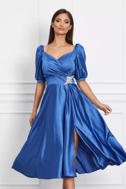 rochie eleganta albastra in clos din satin cu aplicatie in talie