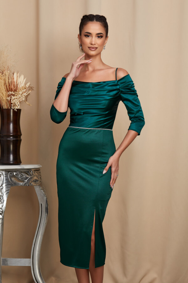 rochie midi verde eleganta cu decolteu pe umeri si maneci trei sferturi